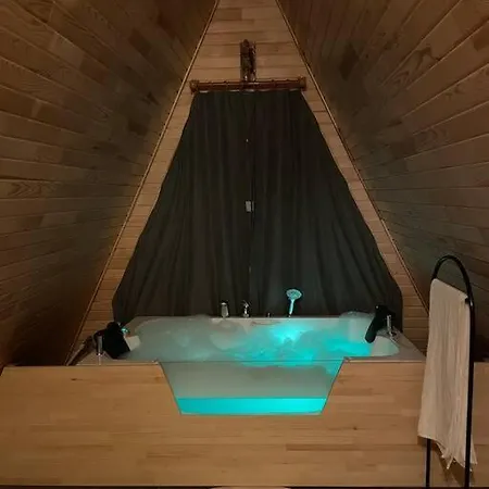 Doganin Icinde Lueks Jakuzili Balayi Bungalovu Kumluca