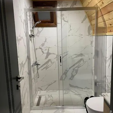 Doganin Icinde Lueks Jakuzili Balayi Bungalovu Chalet