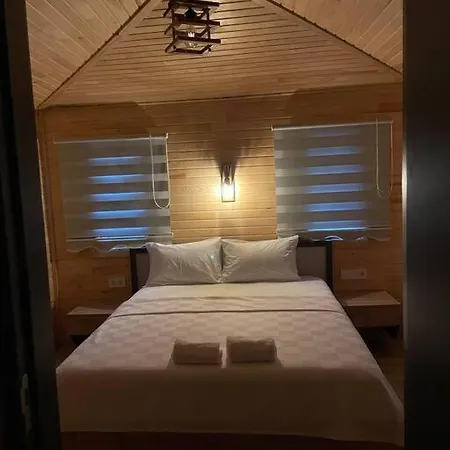 Doganin Icinde Lueks Jakuzili Balayi Bungalovu