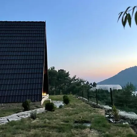 Doganin Icinde Lueks Jakuzili Balayi Bungalovu Horská chata *