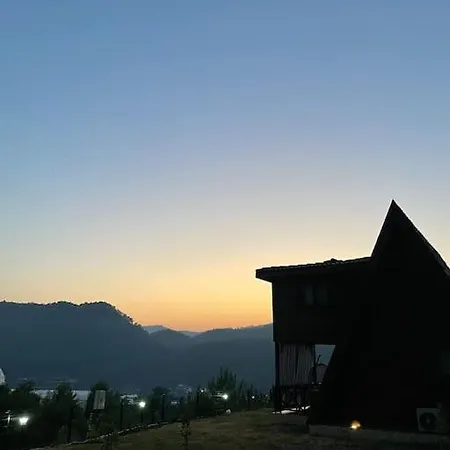 Doganin Icinde Lueks Jakuzili Balayi Bungalovu Chalet
