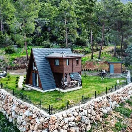 Doganin Icinde Lueks Jakuzili Balayi Bungalovu Horská chata *