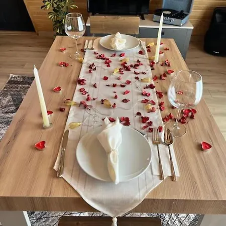 Doganin Icinde Lueks Jakuzili Balayi Bungalovu *